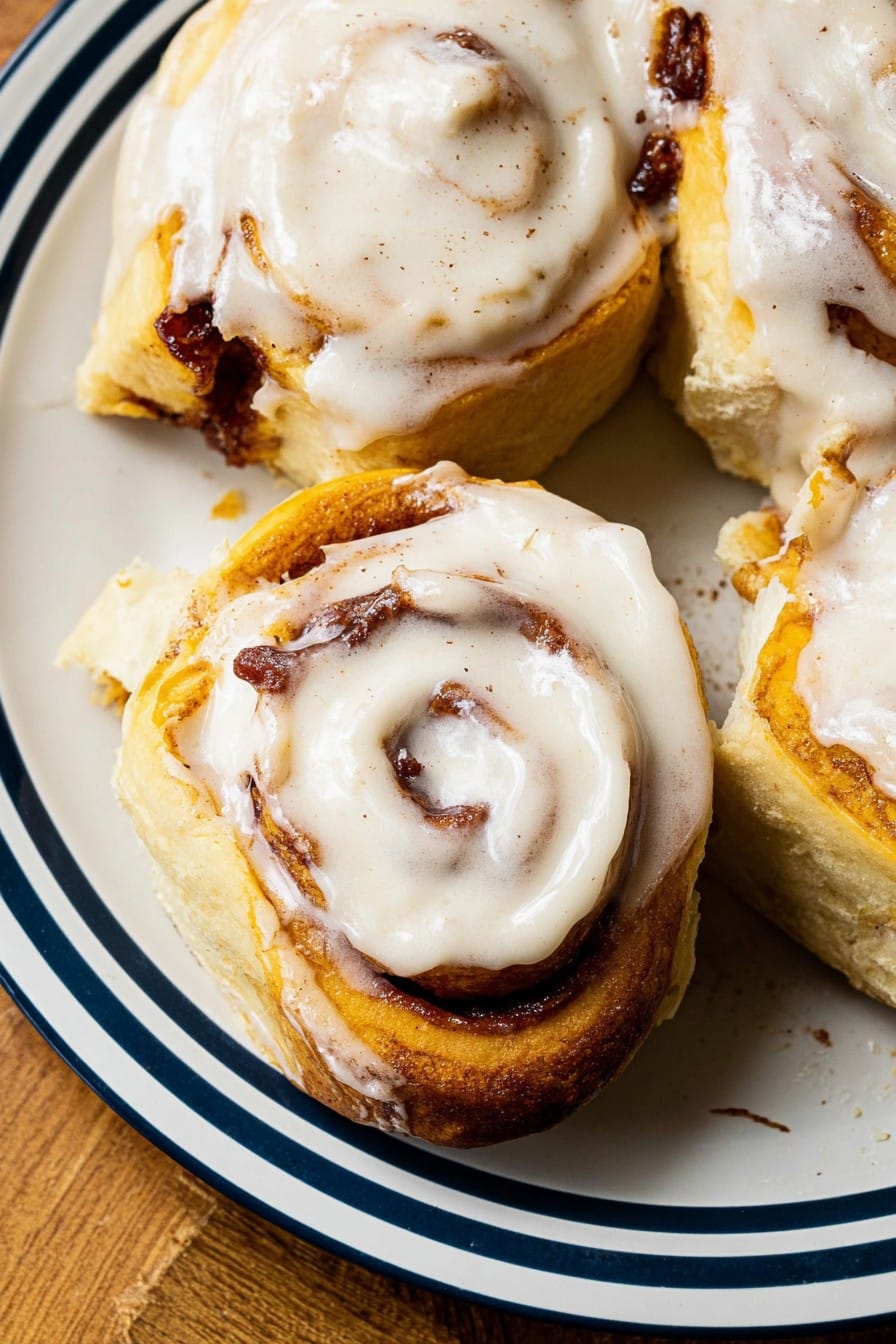 A Delicious, Irresistible Picture of Pumpkin Greek Yogurt Cinnamon Rolls