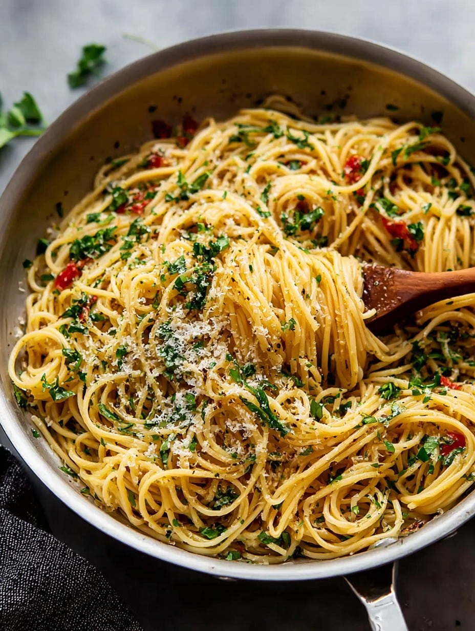 Italian Pasta with Garlic Olive Oil Sauce Recipe