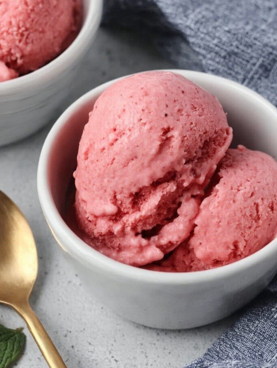 Healthy Homemade Greek Frozen Yogurt