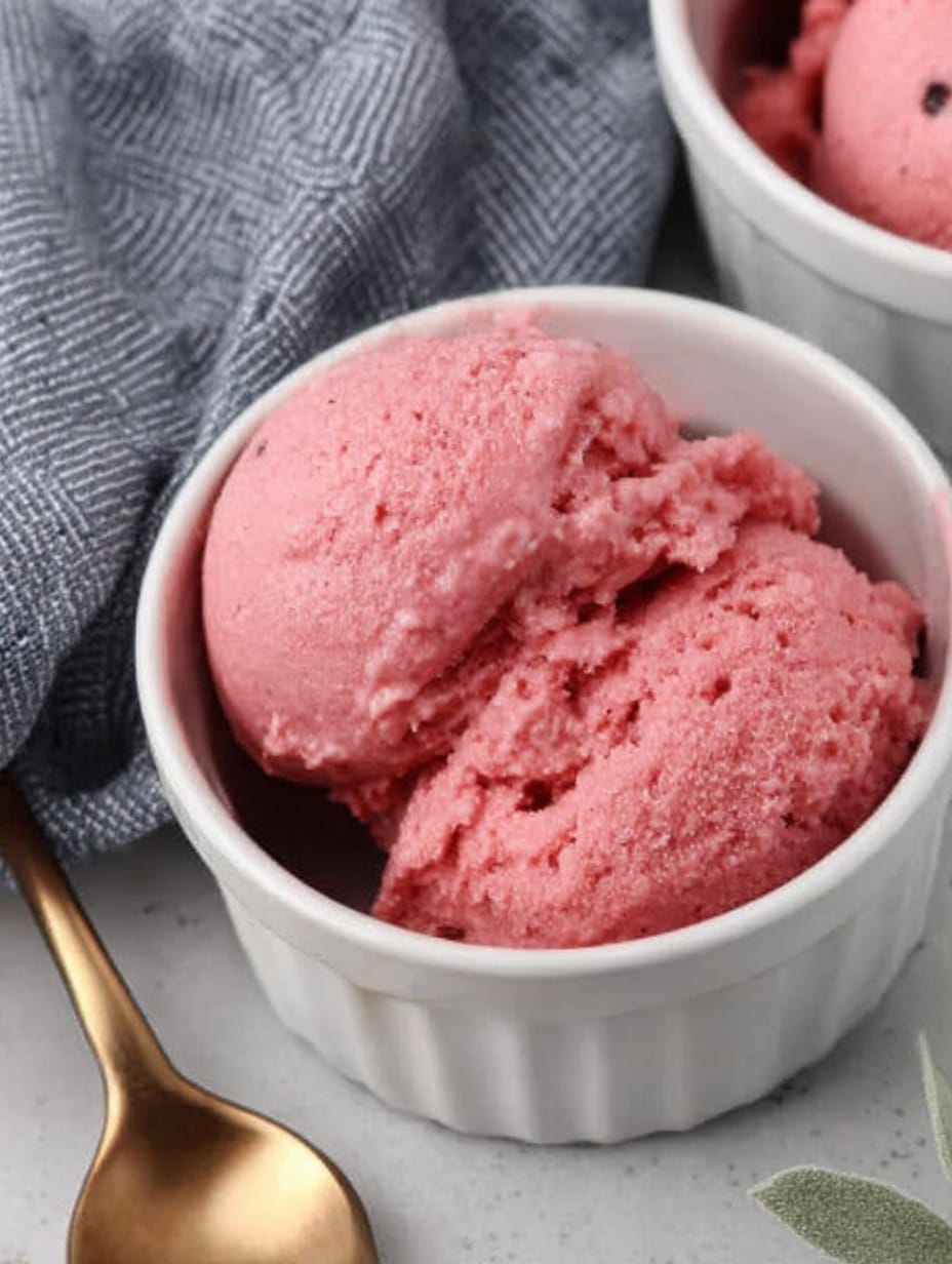Healthy Homemade Greek Frozen Yogurt